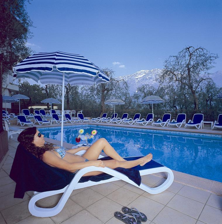 Hotel Garden Лімоне-суль-Гарда Екстер'єр фото