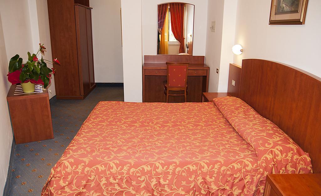 Hotel Garden Лімоне-суль-Гарда Номер фото