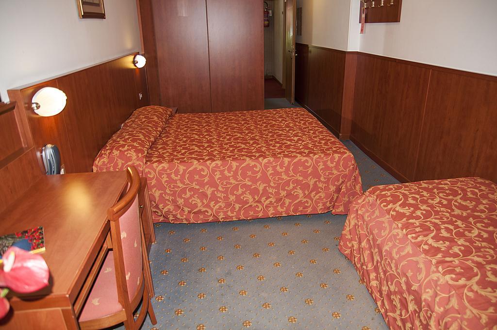Hotel Garden Лімоне-суль-Гарда Номер фото