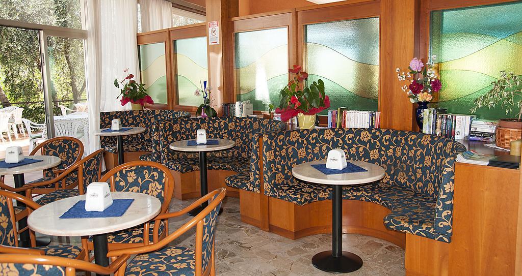 Hotel Garden Лімоне-суль-Гарда Екстер'єр фото
